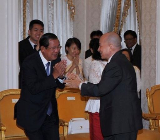 សម្ដេចតេជោ ហ៊ុន សែន និងសម្ដេចកិត្តិព្រឹទ្ធបណ្ឌិត អញ្ជើញចូលរួមប្រារព្ធព្រះរាជពិធីបុណ្យចម្រើនព្រះជន្មព្រះមហាក្សត្រ នៅព្រះបរមរាជវាំង